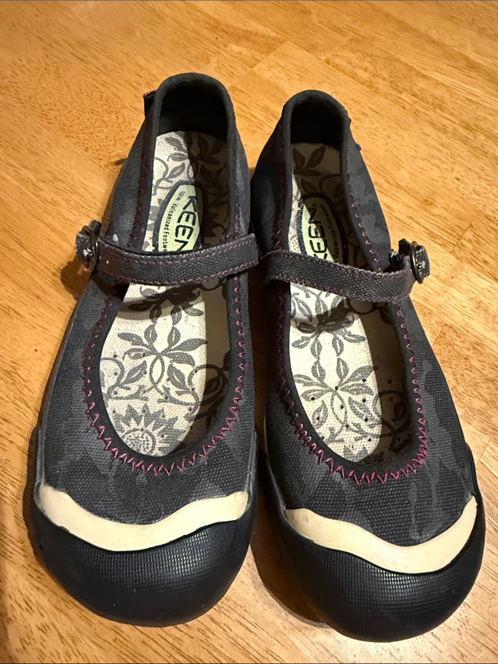Keen women’s Black Sneakers with Pink Stitching